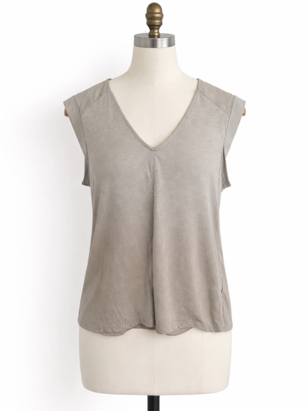 Women Banana Republic Sleeveless V-Neck Tank in Light Gray